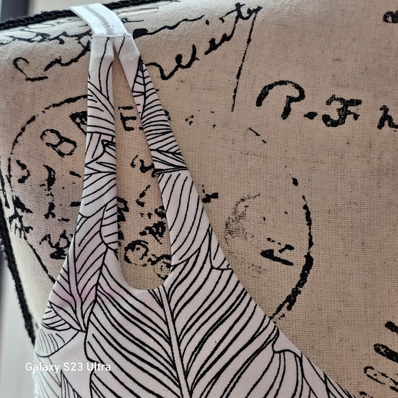 Victoria's Secret Leaf Print White Crop Top - Picture 3 of 5